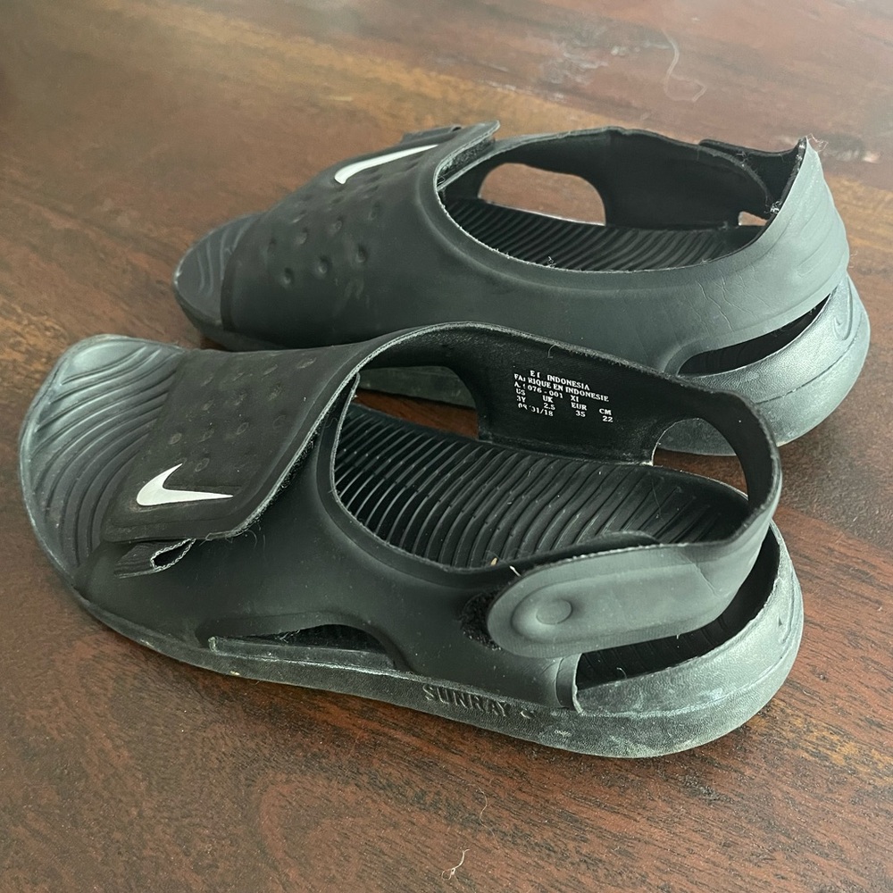 SOLD Nike Stingray Black Sandal Baseball Pool 3Y - Picture 4 of 6